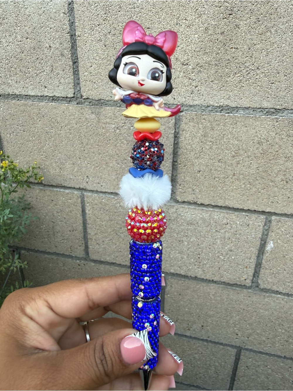 Cute Snow White Character Beaded Pen - Pink, Red, Blue, White